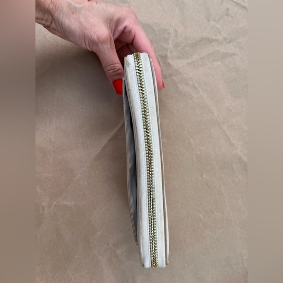 Coach Crossgrain leather accordion zip wallet in chalk/gold - Picture 3 of 11